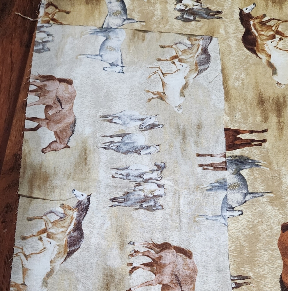 Robert Kaufman horses fabric - Picture 3 of 3